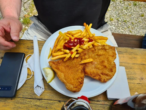 Biergarten "Unter den Linden" photo 3